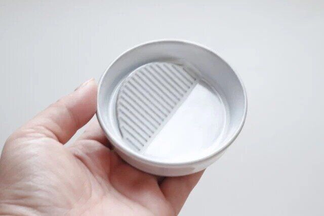 ダイソー 粉引刺身醤油大皿（約9cm×H2.6cm）