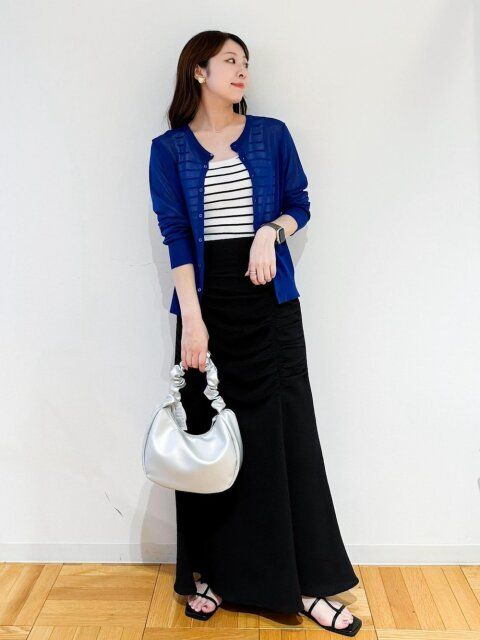 黒スカートのコーデ2