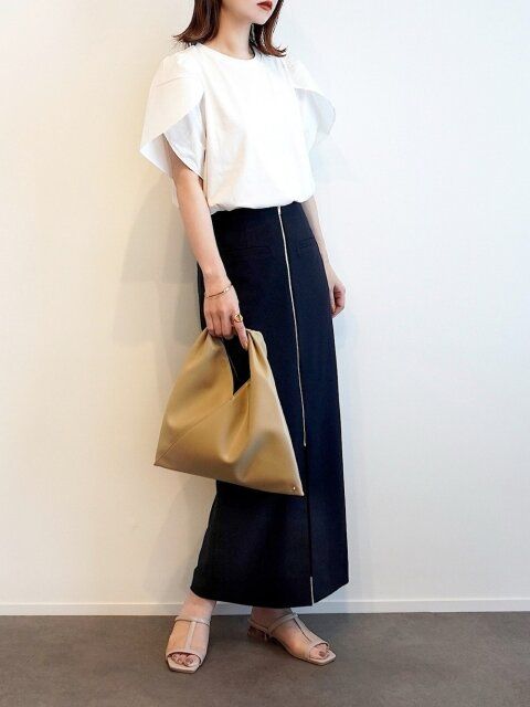 黒スカートのコーデ1