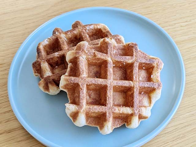 魚焼きグリルで5分間加熱した【業務スーパー】「ベルギーワッフル」