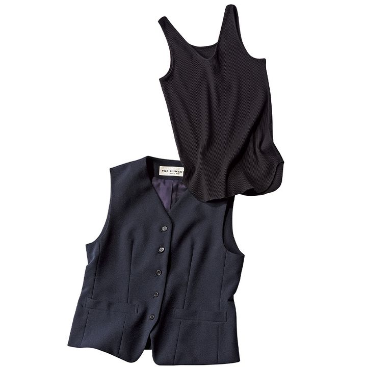 シンゾーンの短丈ジレとインナーにぴったりなリノのVネックタンクトップ