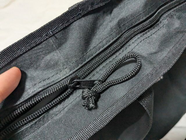 開口部のファスナー