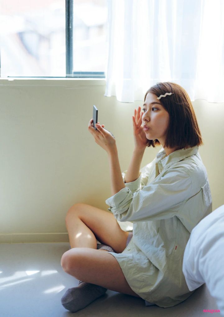 セミマット肌にポイントで濡れツヤをオン