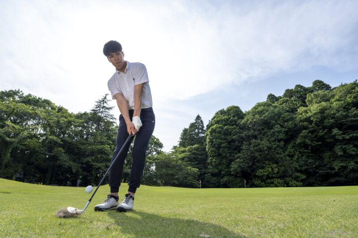 スピンがかかるアドレスはどっち…？実はオープンに構えるのはNG!?