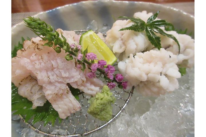 ▲ウナギ・アナゴよりも低脂質×高たんぱくが特徴のハモ。湯引き、炙り、鍋、照り焼き、棒鮨など、多彩な料理があり食べ飽きないところも魅力。