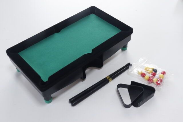 ダイソーの本格的なミニビリヤード