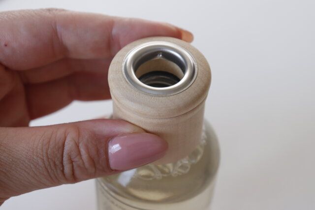 ダイソー アロマディフューザー 100ml WL ホワイトムスク キャップ 木製