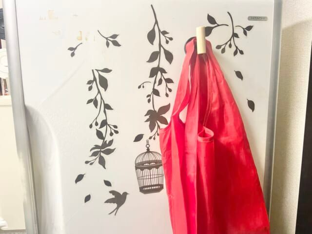 3COINS スリコ 磁石付きインテリアフック 使用例 冷蔵庫