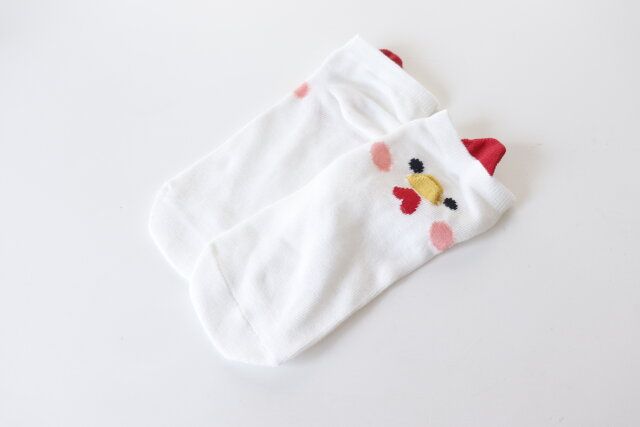 ダイソー アニマルソックス（ショート丈、ニワトリ、ヒヨコ、インコ） ニワトリ