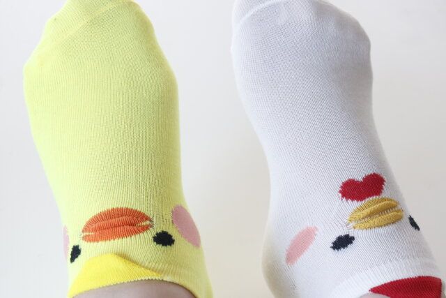 ダイソー アニマルソックス（ショート丈、ニワトリ、ヒヨコ、インコ） インコ ニワトリ 履き心地