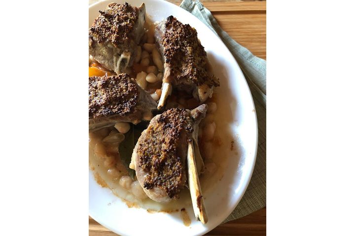 ワインにぴったり！“スペアリブと白いんげん豆のマスタード焼き”