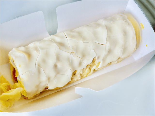 凍ったまま食べるパイコロネ トレーと中身