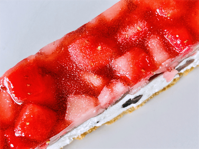 「凍ったまま食べるいちご小豆タルト」アップ