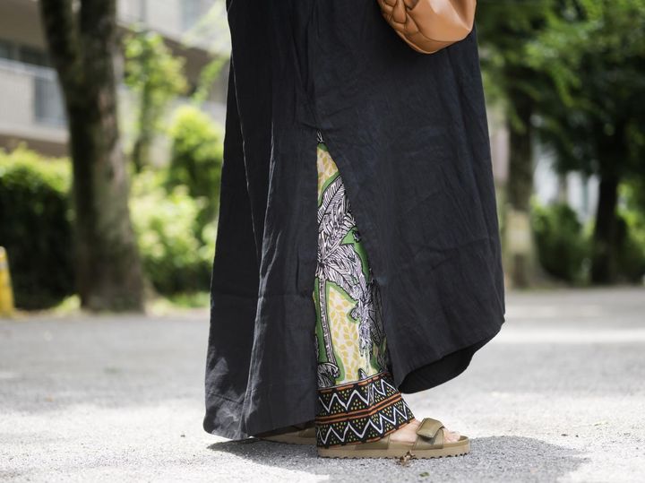 画像: 薄手のコットン素材で、さらっとした肌触りのパンツ。 出典：デボーションツインズ