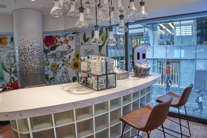 キールズ フラッグシップショップ、店内、2階