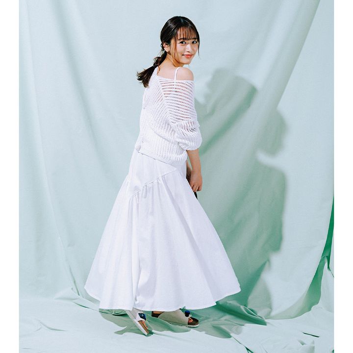 白メッシュニットで甘派ママの抜け感コーデが完成