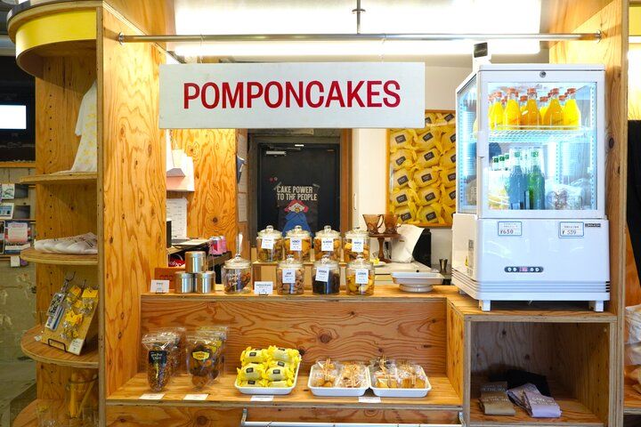 大きな窓越しに鎌倉の風景を見てくつろぐ素敵なカフェ＆ギャラリー「POMPONCAKES GARE」