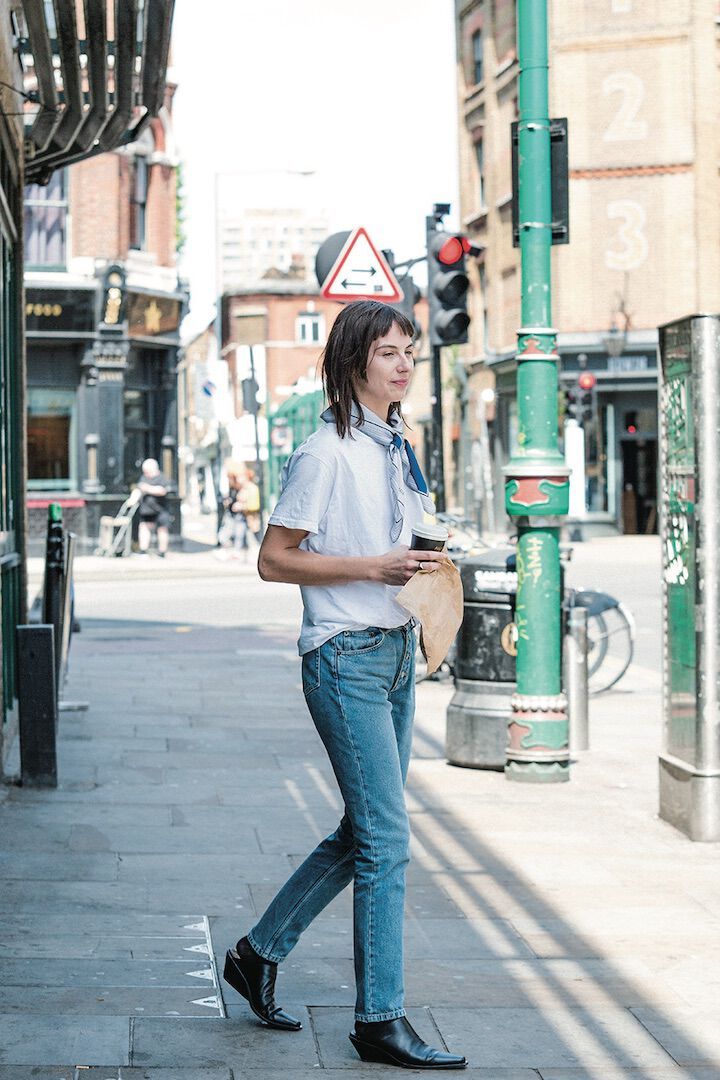 【最高気温34度】のTシャツコーデ14選。猛暑でも楽しめるおしゃれな“パンツ”スタイルを集めました