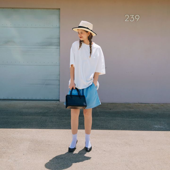 【最高気温34度】のTシャツコーデ14選。猛暑でも楽しめるおしゃれな“パンツ”スタイルを集めました