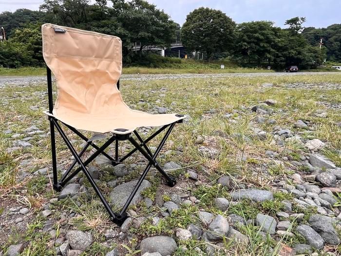 コメリの「レジャーチェア ベージュ」