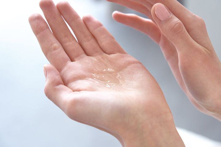 自然乾燥は絶対にダメ！ヘアメイク直伝の正しい髪の乾かし方のコツ