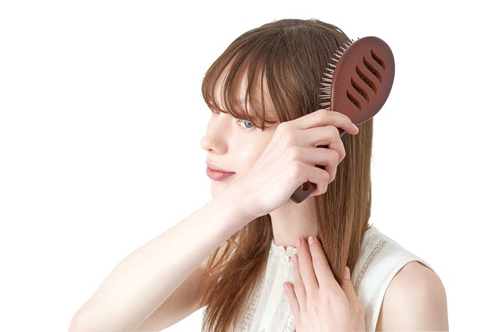 自然乾燥は絶対にダメ！ヘアメイク直伝の正しい髪の乾かし方のコツ