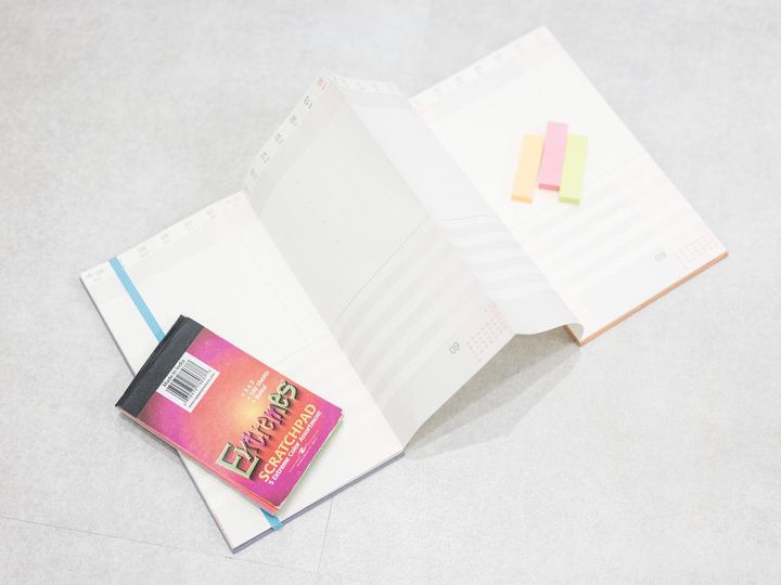 画像: ハワイでまとめ買いした一筆箋、「クリエイターズダイアリー」、付箋／すべて本人私物 出典：ftn