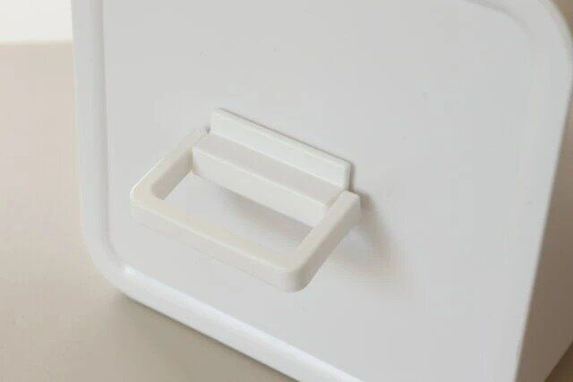 ダイソー ピタッと貼れる取っ手 可動式 Sサイズ