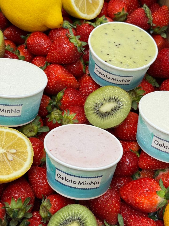 体や心、環境にも優しく、自然の恵みを大切に。人気のピスタチオやヘーゼルナッツは店内工房で焙煎してペーストから作っている。砂糖は甜菜糖を使い、まろやかな甘さに。