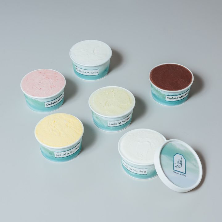 「選べる6個セット」¥4,000。20種類ほどの中から好きなフレーバーを選ぶことができるセット。自由な言葉を入れられるメッセージカードがオプションであるので、オリジナルのギフトセットを作ることも！