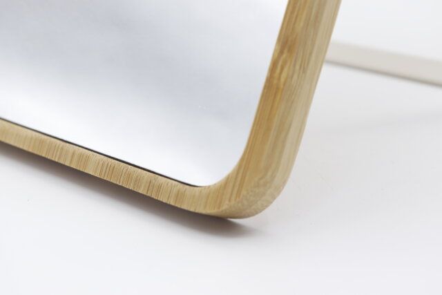 ダイソー 竹製スタンドミラー デザイン