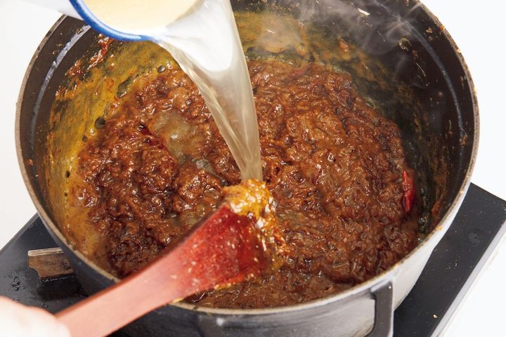 ゆで汁を加える