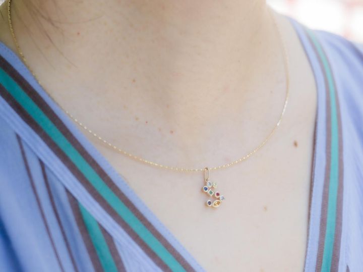 画像: ブルートパーズやルビーなど、8種のカラーストーンを使用。 出典：ヌキテパ