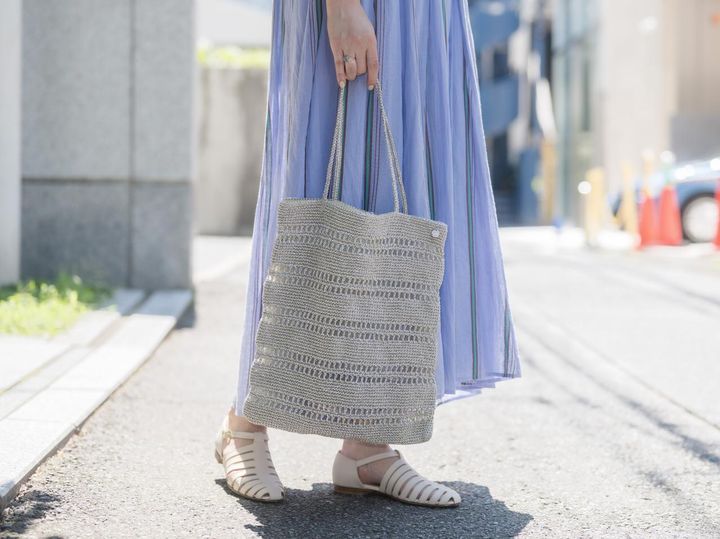 画像: 肩掛けもできる長さのハンドルも便利。 出典：ヌキテパ