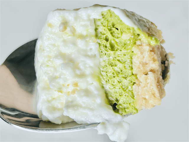 「ふわ濃チーズケーキ 抹茶」スプーンアップ