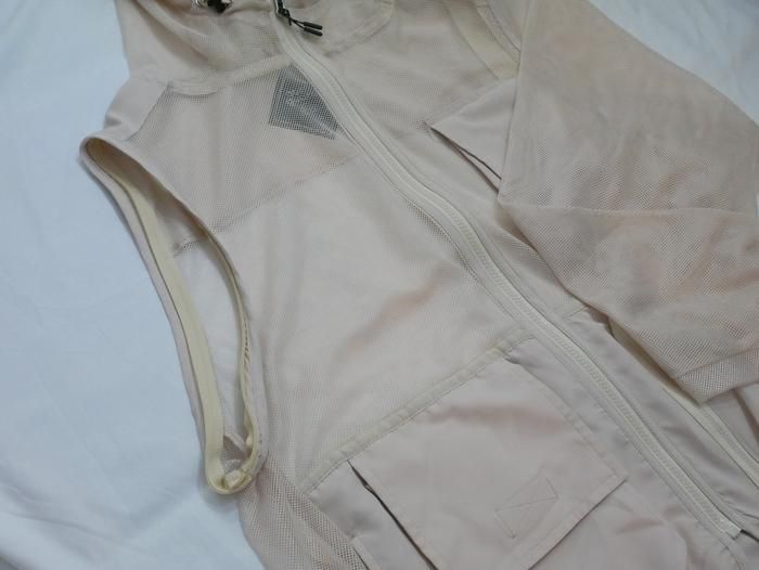 袖をはずしたエアロガードフーディー