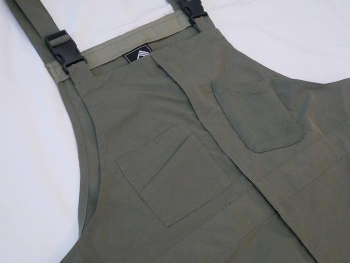 ポケットが充実しているガーデニングサロペット