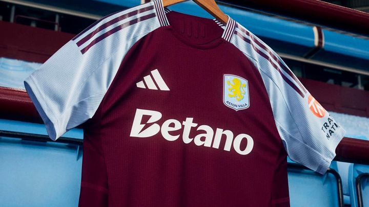 新プライヤーはadidas！アストン・ヴィラ、「クラブ創設150周年」の新ユニフォーム発表 エンブレムもチェンジ