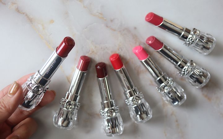 ジルスチュアートの「リップブロッサム グロウ」を全色スウォッチ！イエベ、ブルベ別のおすすめも紹介