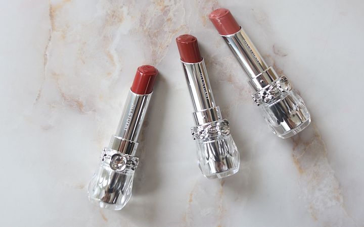 ジルスチュアートの「リップブロッサム グロウ」を全色スウォッチ！イエベ、ブルベ別のおすすめも紹介