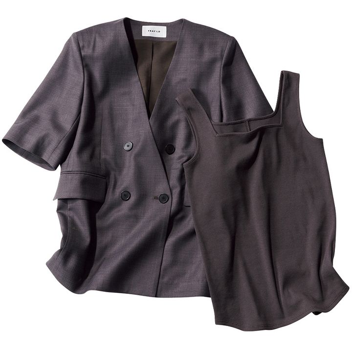 フレイアイディーの半袖ジャケットとインナーに合わせたいアンフィーロのスクエアタンク