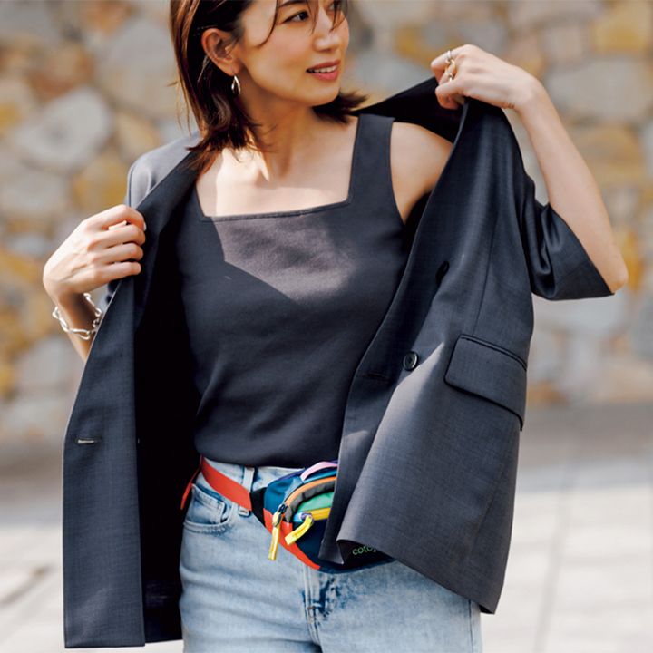 半袖ジャケットからのぞいても安心感のあるスクエアタンク