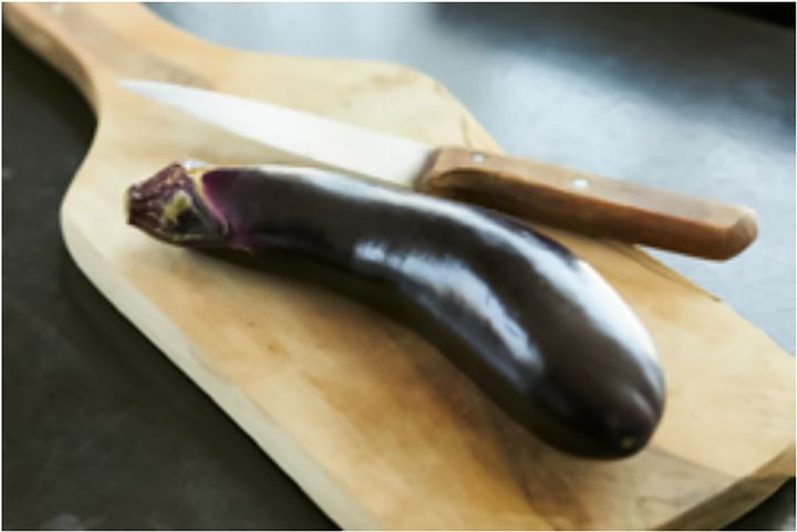 先になすに塩（分量外）をふって下味をつけると、仕上がりの味が決まります。