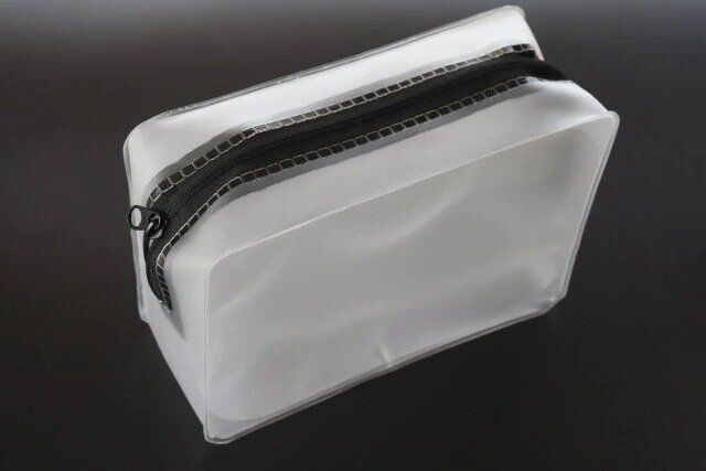 ダイソー 無印良品 そっくり マチ付TPUポーチ 自立する