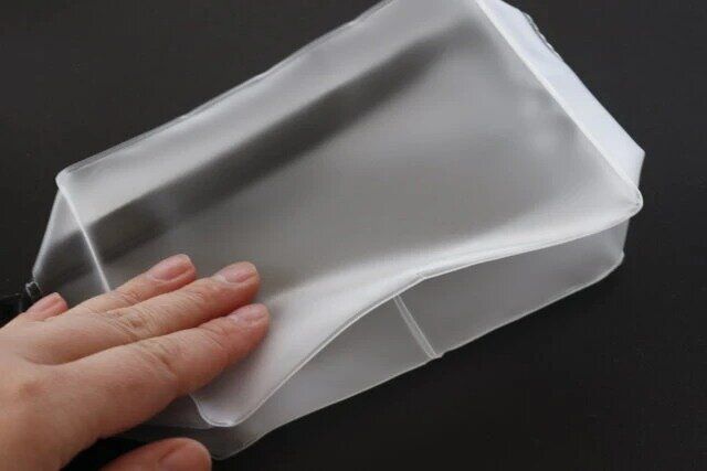 ダイソー 無印良品 そっくり マチ付TPUポーチ 素材 やわらかい