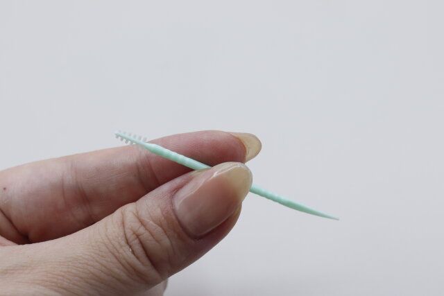 ダイソーのヘッドが太いデンタルピック（100本、携帯ケース付）