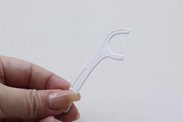 ダイソーの汚れがごっそり取れツインラインフロス＆ピック（40本、ジッパー袋入）