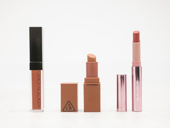 画像: 左から「アディクション ザ マットリップ リキッド009」、「3CE スタイルナンダ ムードレシピ マット リップカラー#116」、「ローラ メルシエ ハイバイブ リップカラー160」／すべて本人私物 出典：ftn