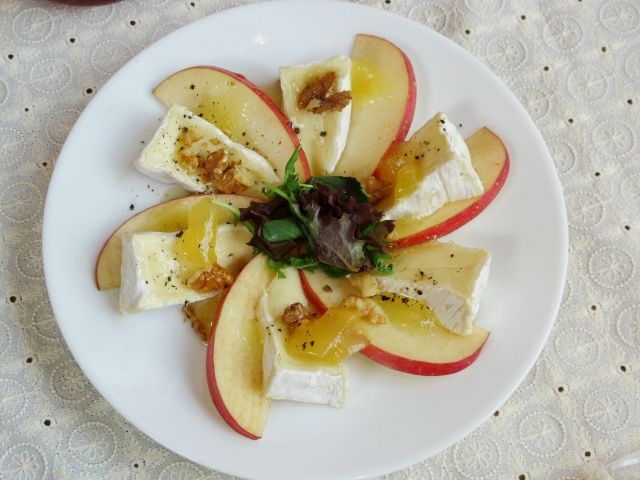カマンベールチーズとりんごのアペリティフ