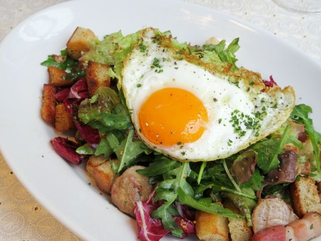 自家製ベーコンと砂肝のリヨン風サラダ